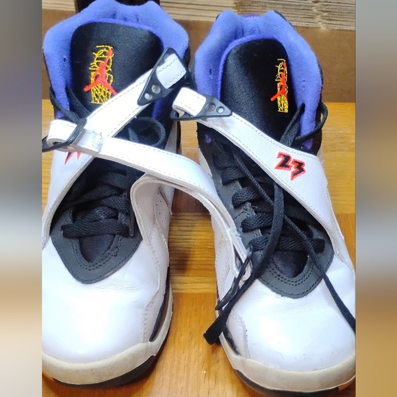 Nike Air Jordan 8 Retro ‘Three-Peat’ Youth Size 5Y  305368-142 - Picture 2 of 12